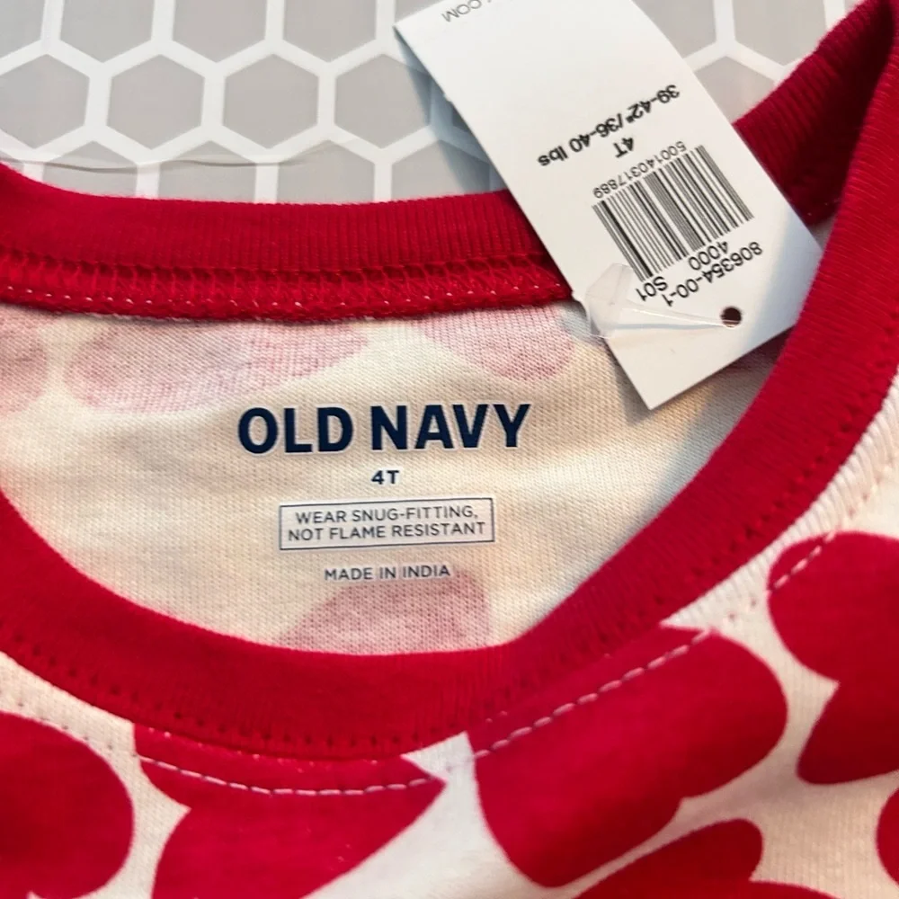 NWT Old Navy Red and Cream Heart-Print Kids Pajama Set. Size 4T